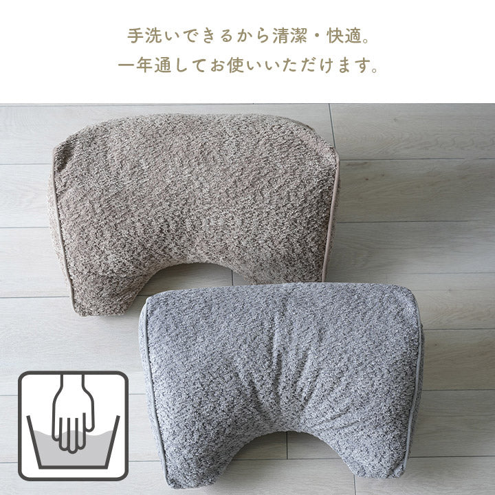 無地でベーシックな色味のリビングクッション