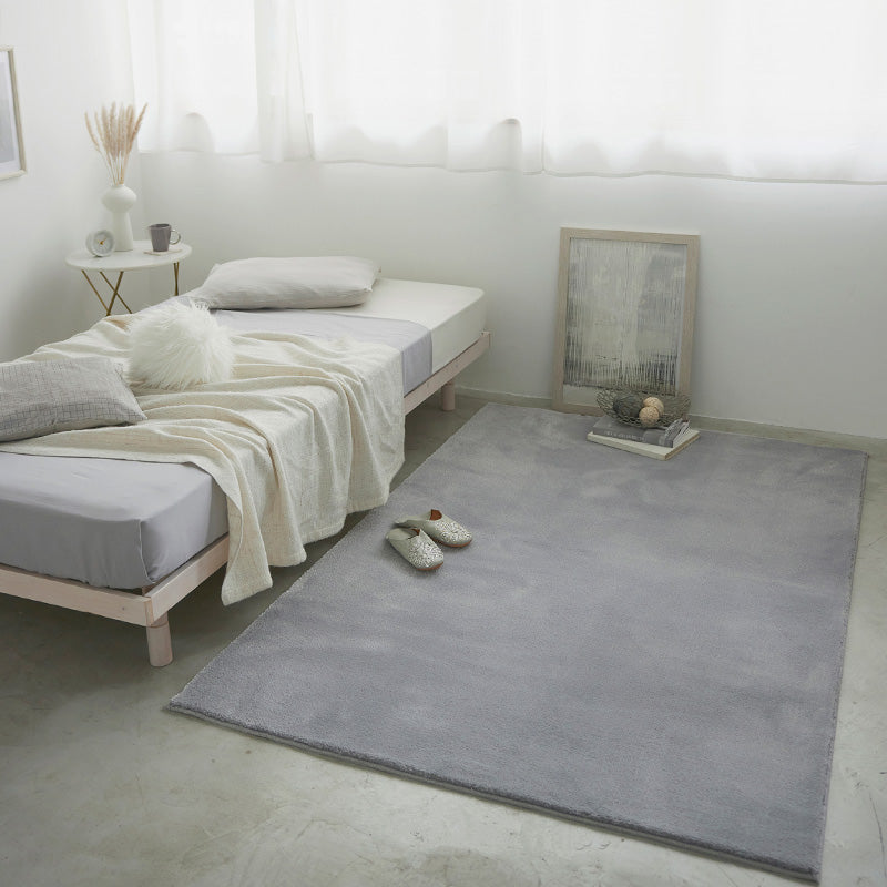 上品な光沢が高級感を演出するおしゃれな防炎&消臭ラグ ハクラグ