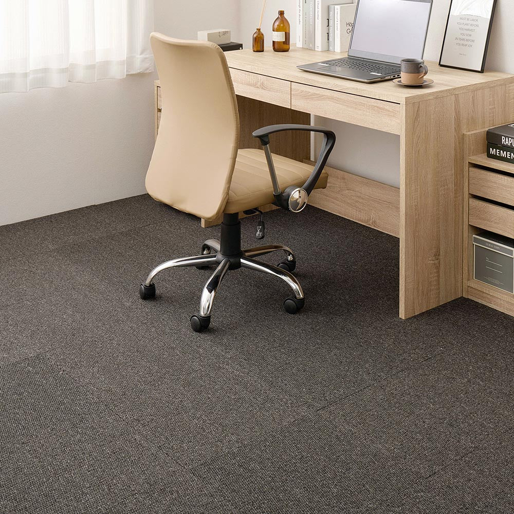 タイルカーペット ペットの足腰を守るクッション性 置くだけでズレない洗える吸着マット