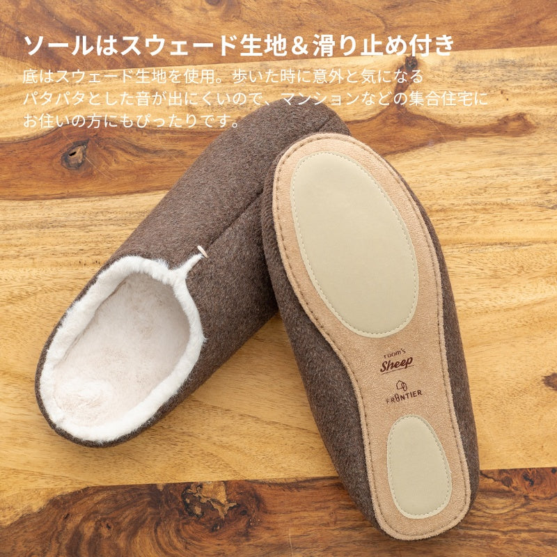 柔らかなカラーとボアで寒い日に素足でも履ける room&