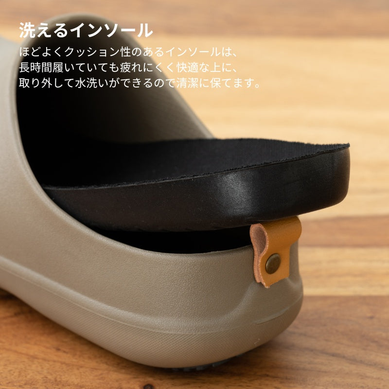 屋内外で使えるサンダル オフィスでも履けるシンプルデザイン