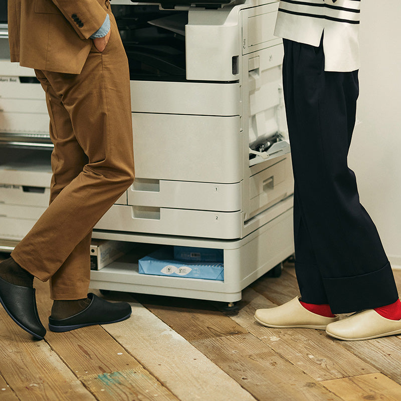 歩くを考えたスリッパ room&