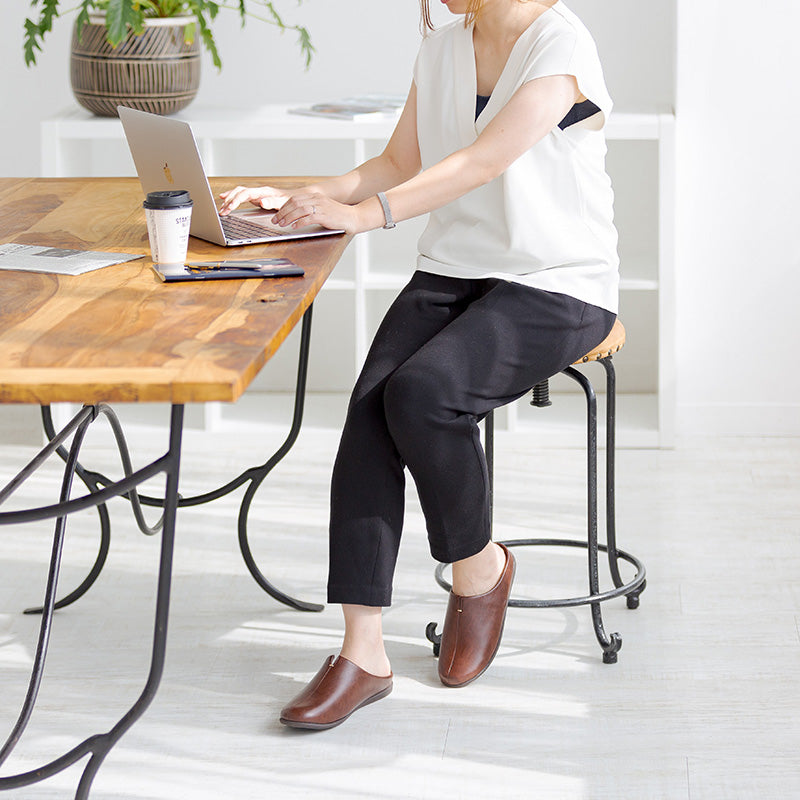 歩くを考えたスリッパ room&