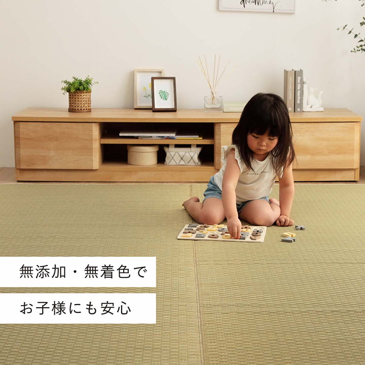 織りで市松柄を表現したシンプルなデザインの国産い草ラグ
