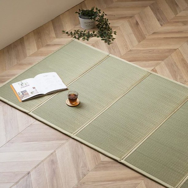 軽量でコンパクトに収納できる、い草のマットレス畳