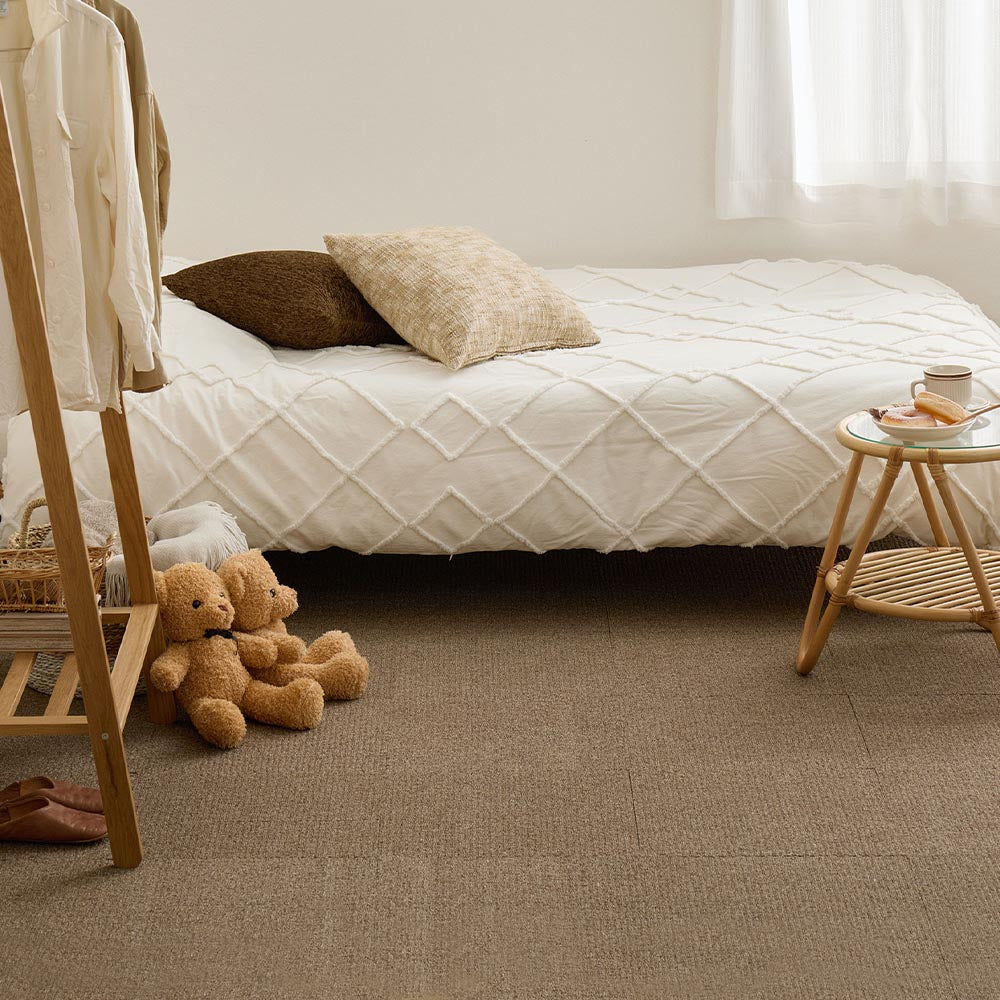 タイルカーペット ペットの足腰を守るクッション性 置くだけでズレない洗える吸着マット