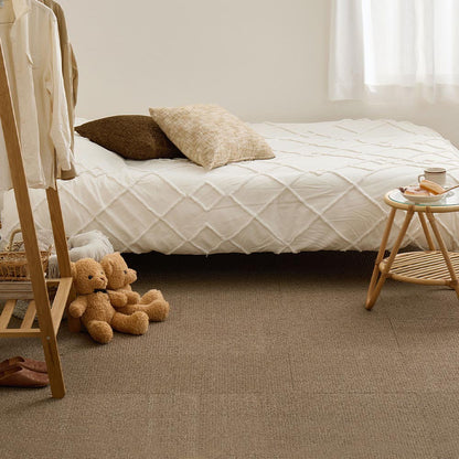 タイルカーペット ペットの足腰を守るクッション性 置くだけでズレない洗える吸着マット