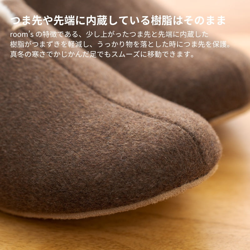 柔らかなカラーとボアで寒い日に素足でも履ける room&