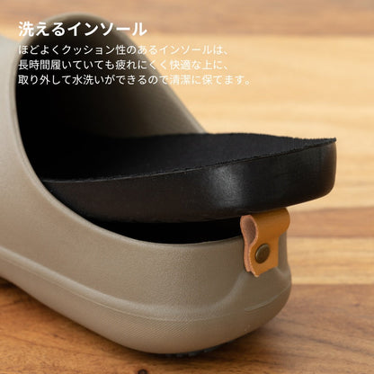 屋内外で使えるサンダル オフィスでも履けるシンプルデザイン