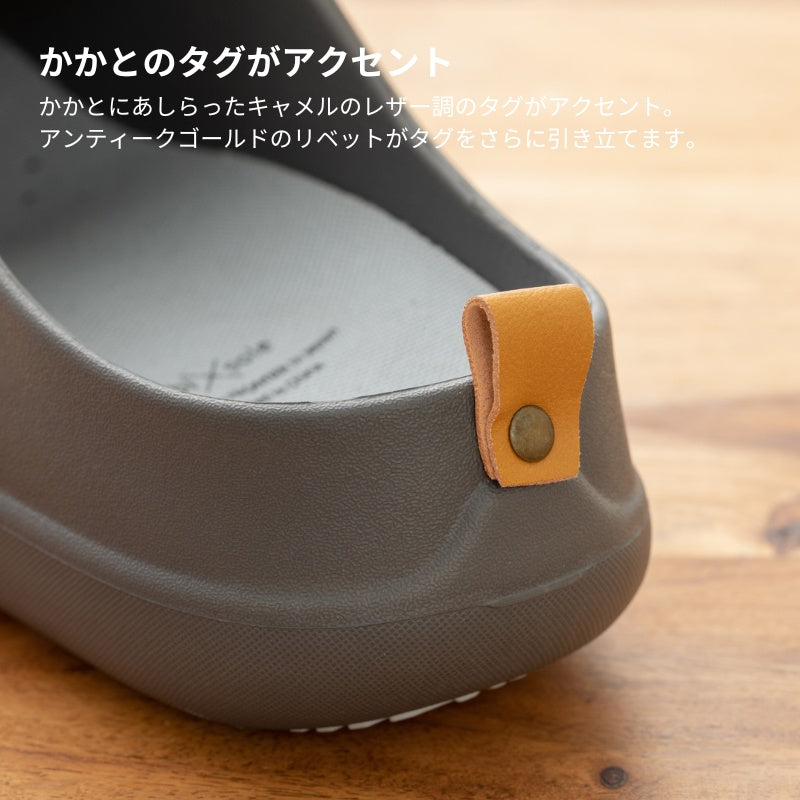 屋内外で使えるサンダル オフィスでも履けるシンプルデザイン