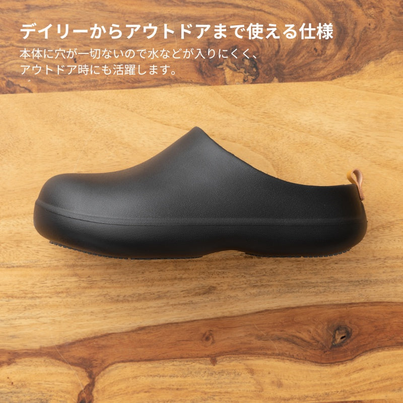 屋内外で使えるサンダル オフィスでも履けるシンプルデザイン