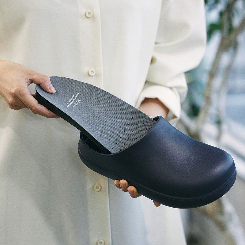 bi×sole バイソール シンプルなデザインで街にも溶け込む都会の「ツッカケ」サンダル