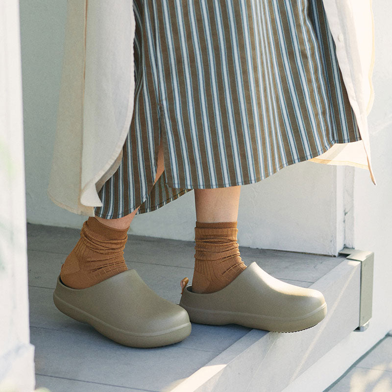 bi×sole バイソール シンプルなデザインで街にも溶け込む都会の「ツッカケ」サンダル