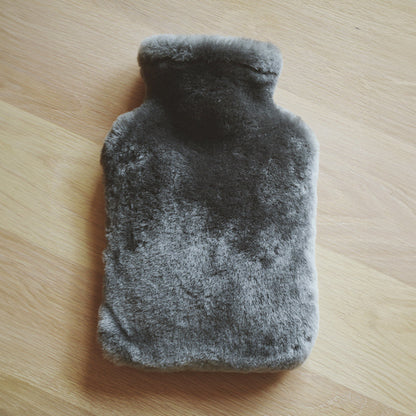 ニュージーランド産の羊毛を使用した湯たんぽ Hot Water Bottle Sheepskin Moccasin ホットウォーターボトル シープスキン モカシン